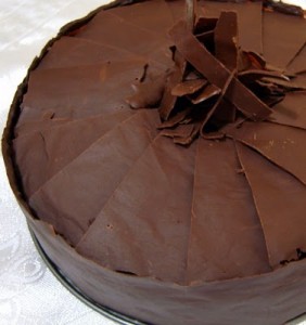 Bol Çikolatalı Pasta