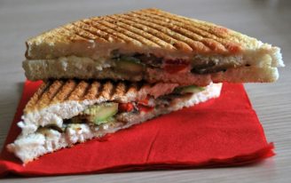 Keçi Peynirli Sebzeli Tost