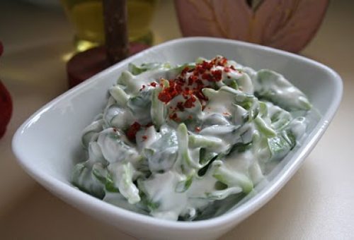 Yoğurtlu Semizotu Salatası