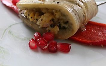 Nar Ekşisi Soslu Nohutlu Patlıcan Sarma