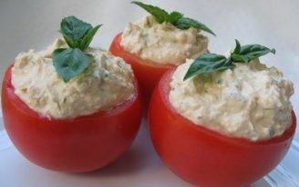 Peynirli Domates Salatası