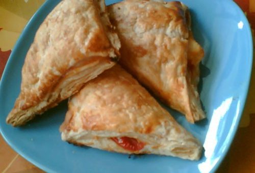 Peynirli Domatesli Milföy Böreği