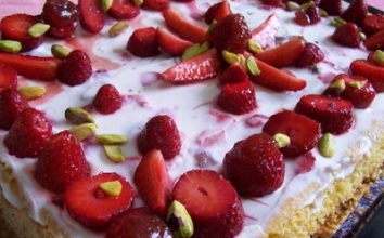 Yoğurtlu Çilekli Tatlı