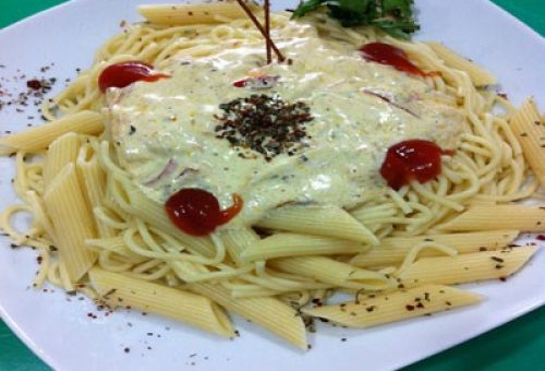 Bizim soslu sebzeli makarna