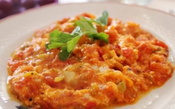 Kremalı menemen