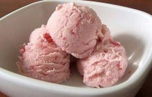 Ev Yapımı Çilekli Dondurma