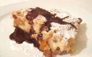 Meyveli Ekmek Pudingi